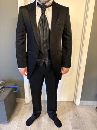 Traje de novio negro