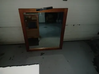 Mueble de baño con lavabo y espejo