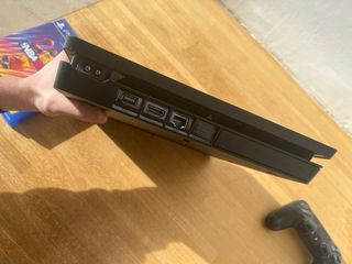 PS4 (PlayStation 4) + 2 Juegos+ 1 mando