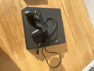 PS4 (PlayStation 4) + 2 Juegos+ 1 mando