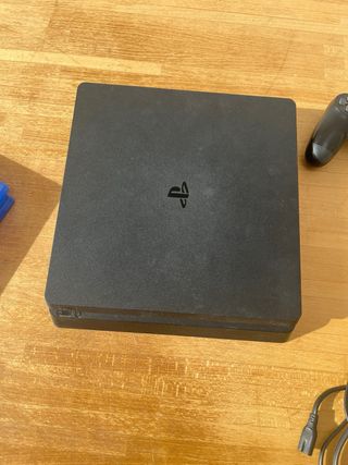 PS4 (PlayStation 4) + 2 Juegos+ 1 mando