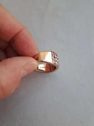 Anello oro con pietre viola