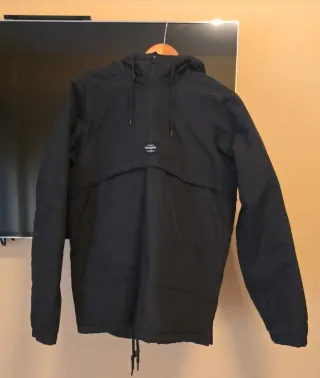 Chaqueta Pull&Bear Negra con Capucha