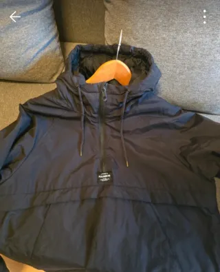 Chaqueta Pull&Bear Negra con Capucha