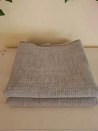 Tessuto per arredamento grigio e bianco