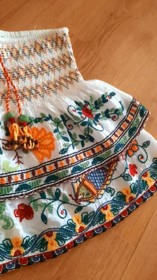 Falda Zara bordada talla S