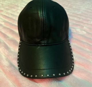 Gorra polipiel negra sin estrenar