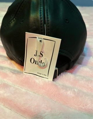 Gorra polipiel negra sin estrenar