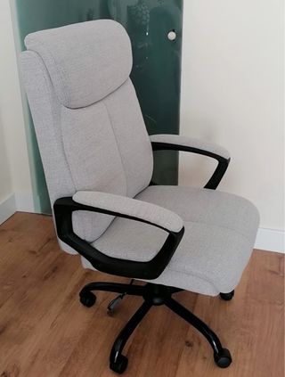 Silla de oficina ergonómica gris