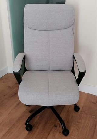 Silla de oficina ergonómica gris