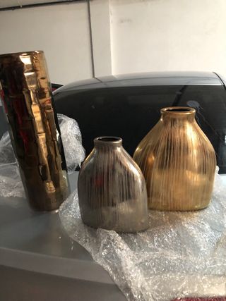 Juego de 3 jarrones dorados y plateados