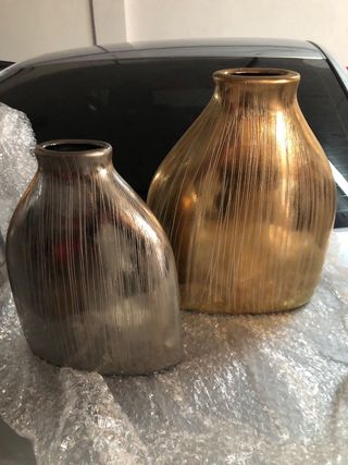 Juego de 3 jarrones dorados y plateados