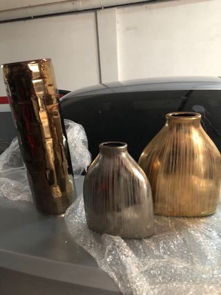 Juego de 3 jarrones dorados y plateados