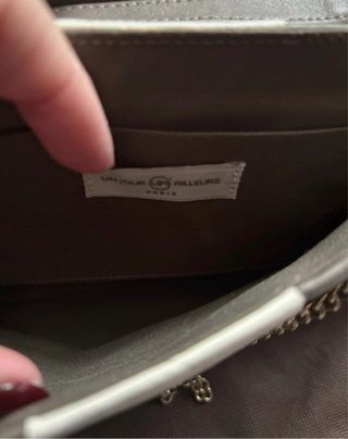 Pochette Un Jour Ailleurs pelle grigio/bianco