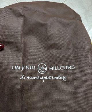 Pochette Un Jour Ailleurs pelle grigio/bianco