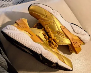 Nike Huarache Doradas Talla 44