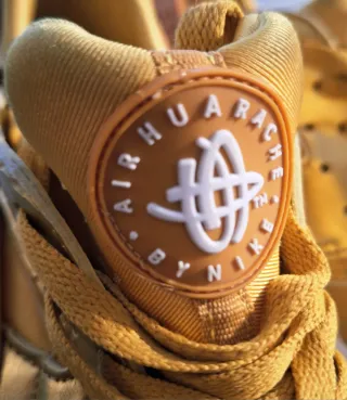 Nike Huarache Doradas Talla 44