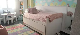 Cama nido blanca y rosa