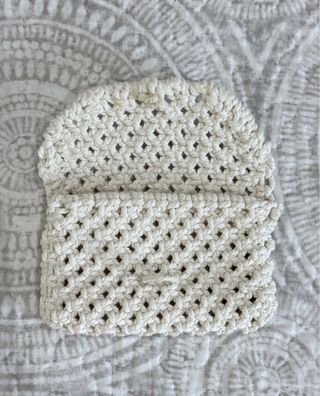 Cartera de macramé con botón de madera