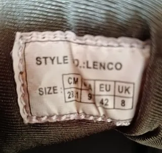 Zapatillas grises y verdes