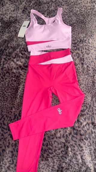 Conjunto deportivo Alo rosa y blanco