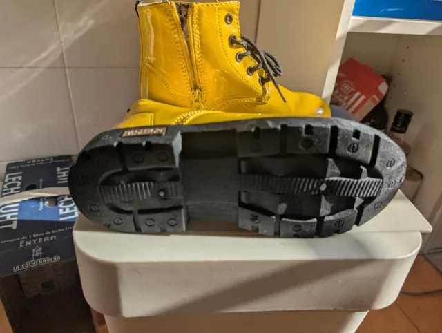 Botas Amarillas talla 35