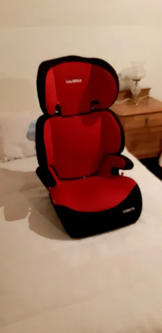 Silla coche infantil roja y negra