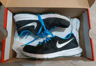Scarpe Nike Revolution 2 nere e blu