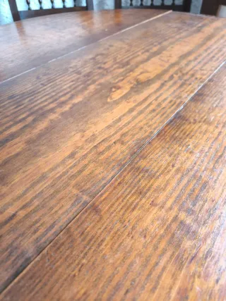 Mesa redonda extensible y 6 sillas antiguas