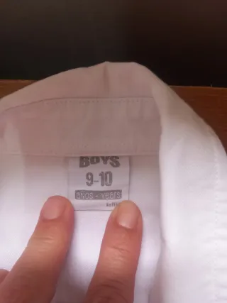 Camisa blanca de niño