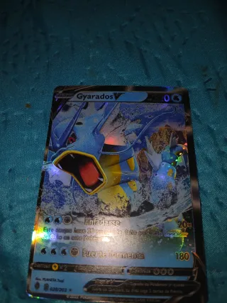 Carta Pokémon Gyarados V 028/203