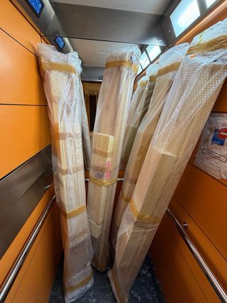 Cama Montessori apilable de madera.