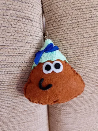 Llavero POU artesanal