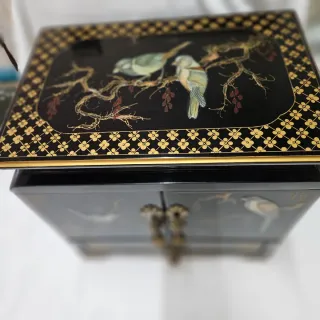 Fabuloso joyero antiguo estilo oriental. SIN ABRIR