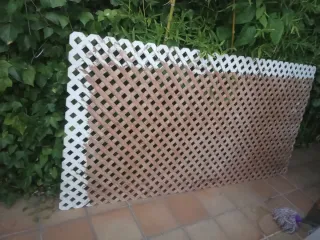 Celosía blanca para jardín