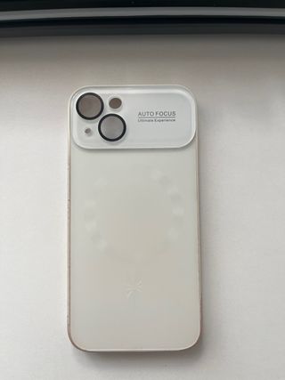 Funda móvil blanca de iphone 13 con diseño