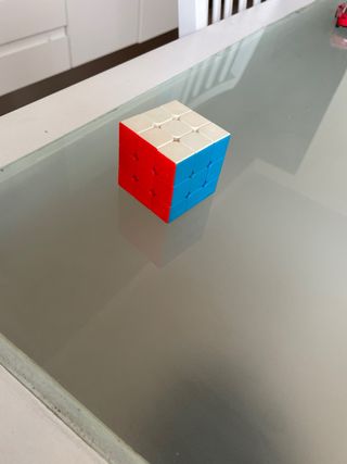 Lote de cubos de Rubik y pirámide