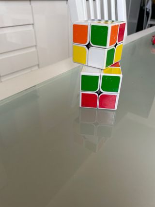 Lote de cubos de Rubik y pirámide