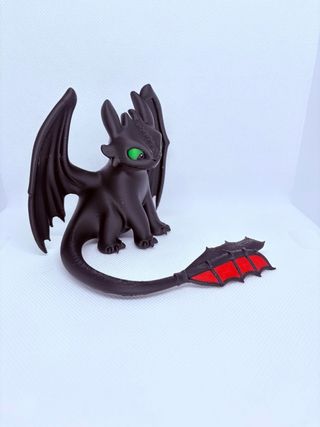 Dragão Decorativo Preto com Olhos Verdes