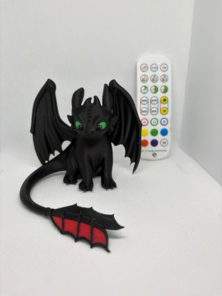 Dragão Decorativo Preto com Olhos Verdes