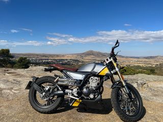 Mondial HPS 125 gris y amarillo