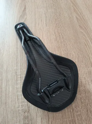 Fizik Antares R1 carbono