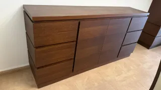 Mesa comedor y 6 sillas, aparador, vitrina etc.