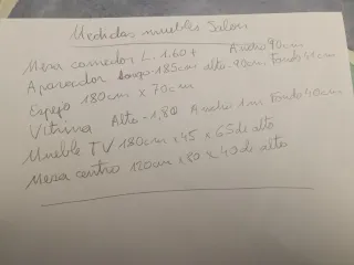 Mesa comedor y 6 sillas, aparador, vitrina etc.