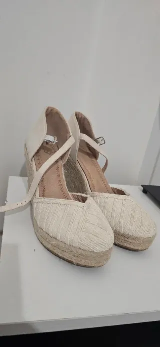 2 Pares Zapatos Verano/Invierno Beige y Negro