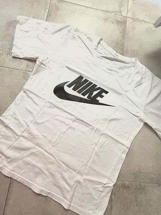 Camiseta Nike Blanca Logo Negro