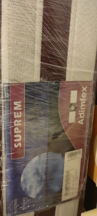 Colchón 90x190 cm, con somier de láminas.