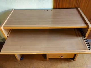 Escritorio ordenador madera y metal