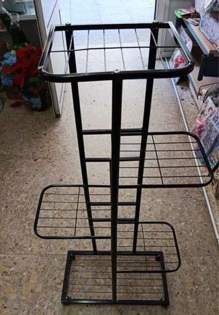 Estantería metálica negra