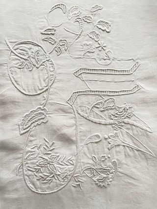 Juego Sábanas y 2 Fundas Almohada Bordadas